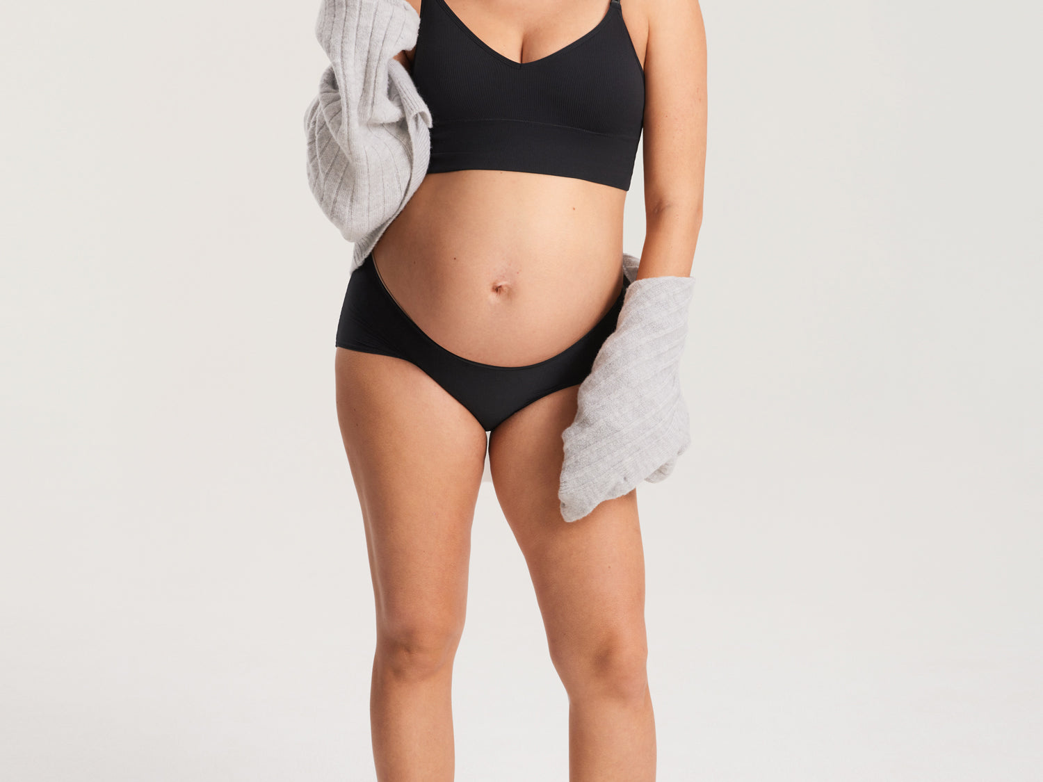 Women's Ribbed V Neck Nursing Bralette Black @model_info:MOM4