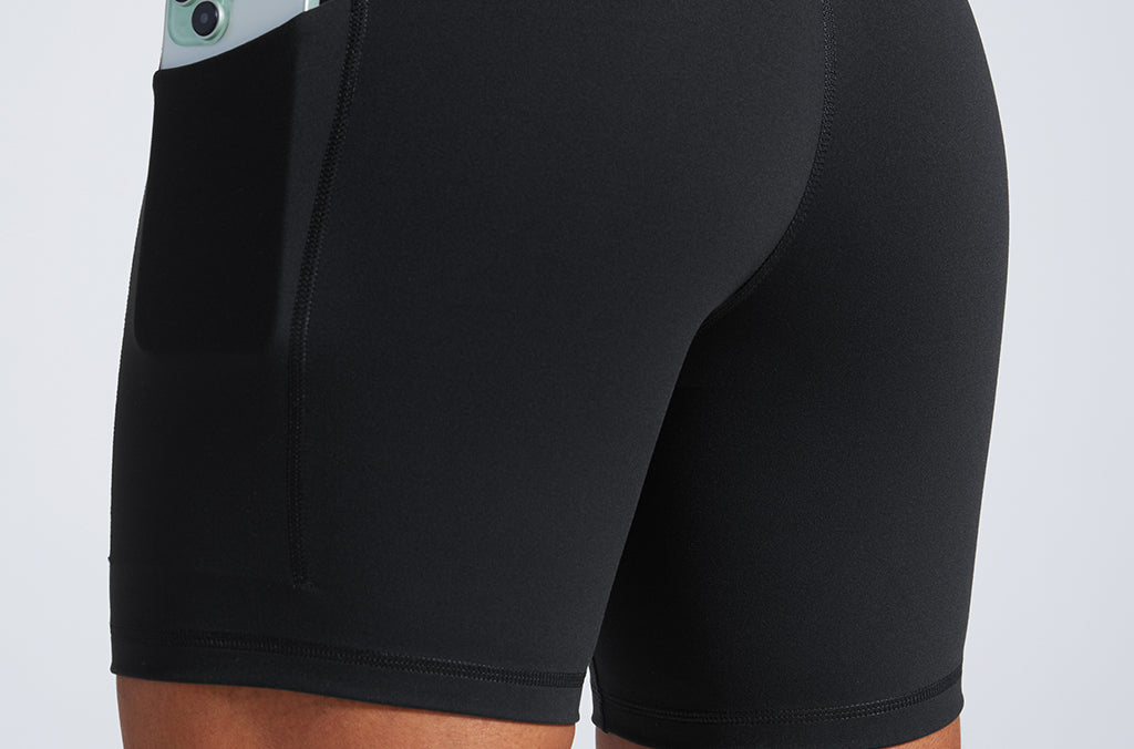CRZ YOGA Women's Fast Dry Athletic Shorts 6" with Pockets Black