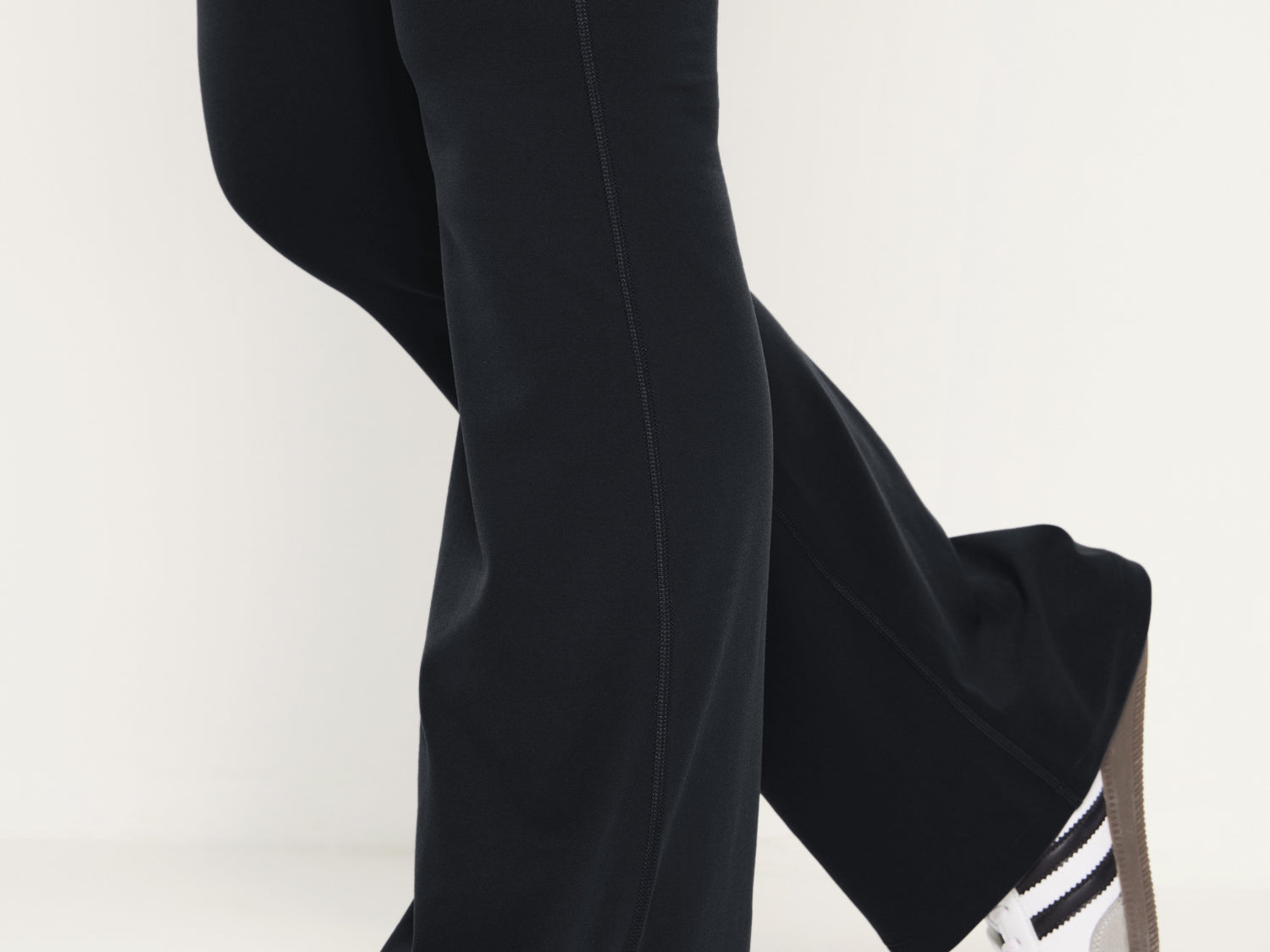 Women's Maternity Flare Leggings with Pockets 31" Black